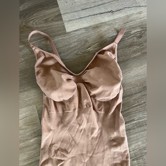 SKIMS Sculpting  Bodysuit MID Thigh Size 4X/5X - Picture 4 of 6